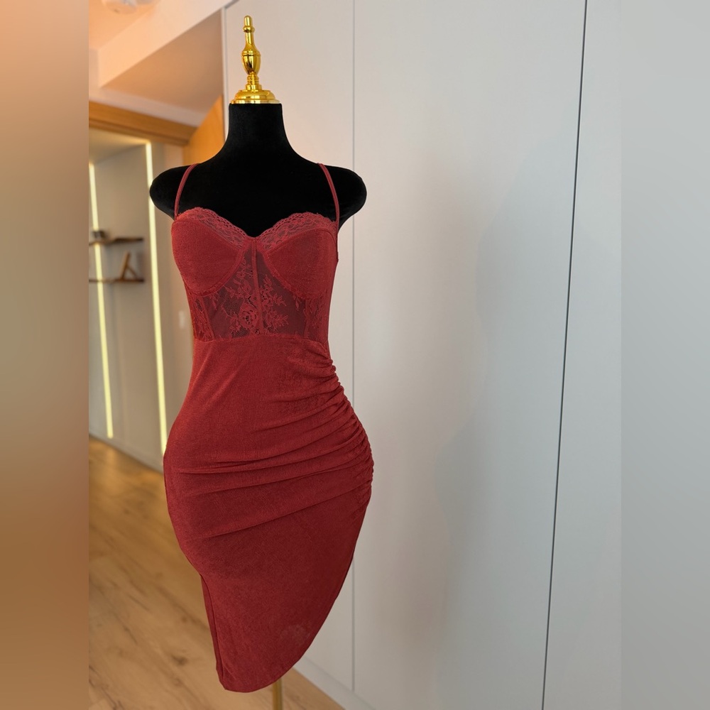 Cider Burgundy Asymmetrical Lace Ruched Bodycon Dress